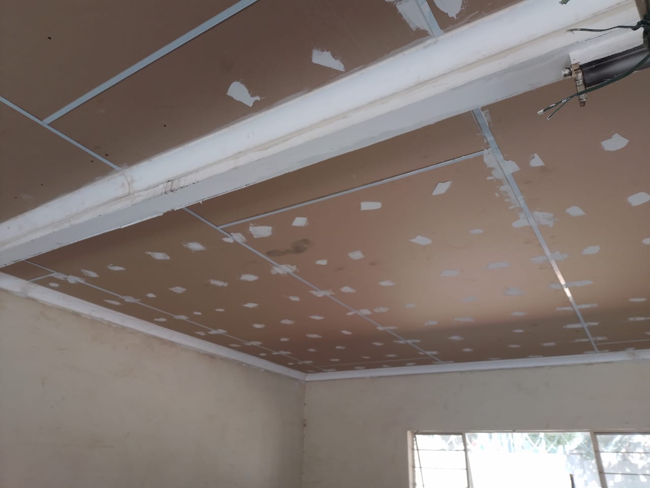 plain ceiling